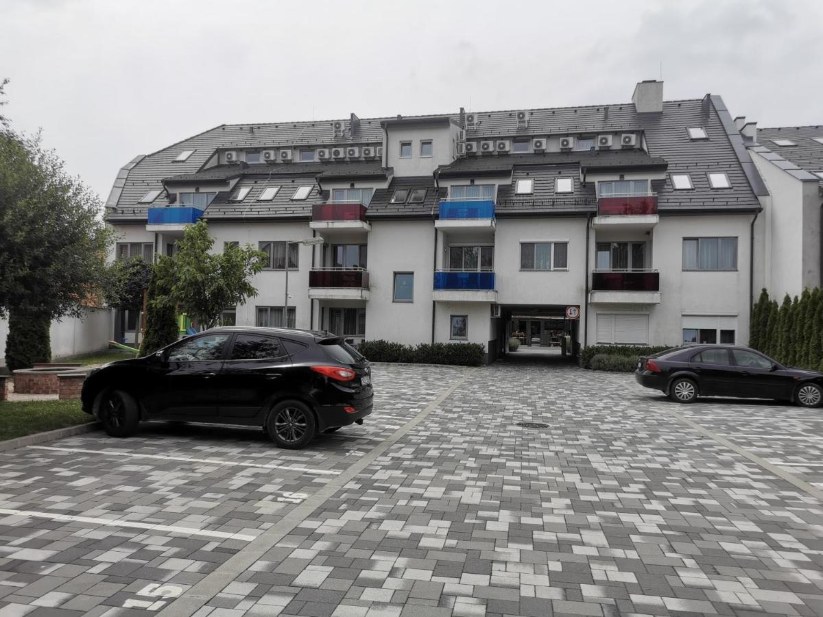 Szabo Apartman シャールヴァール エクステリア 写真