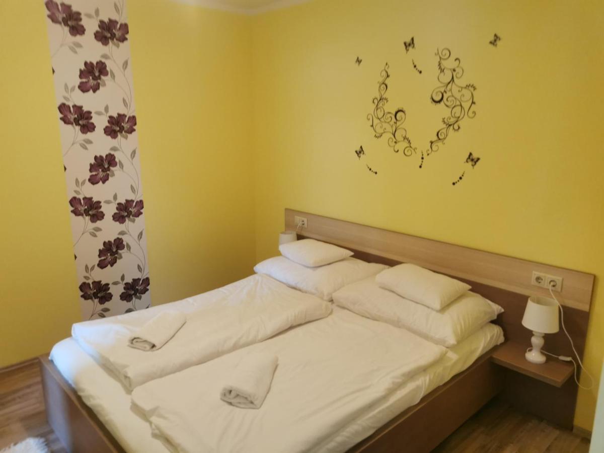 Szabo Apartman シャールヴァール エクステリア 写真
